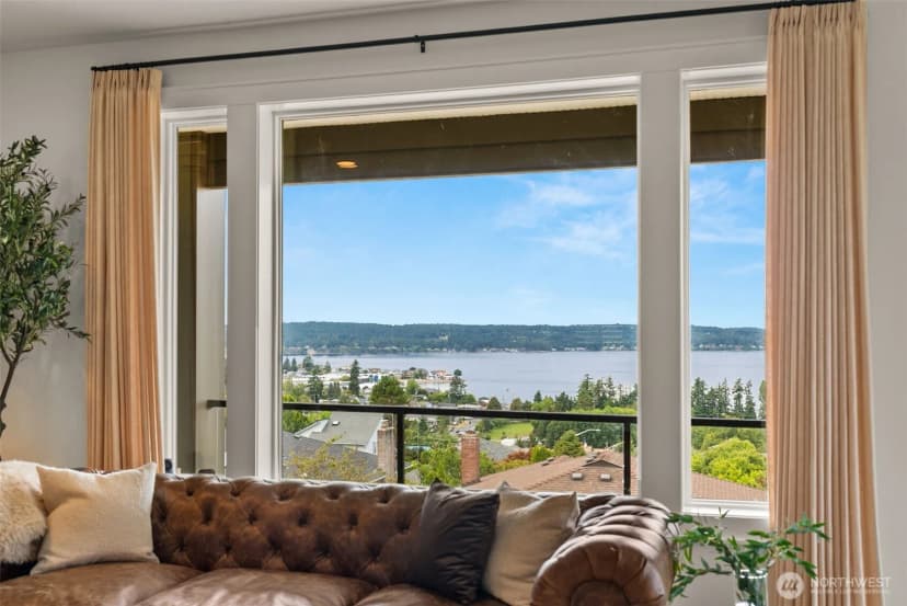 Property photo for 1321 S Sunset Drive, Tacoma photo 10