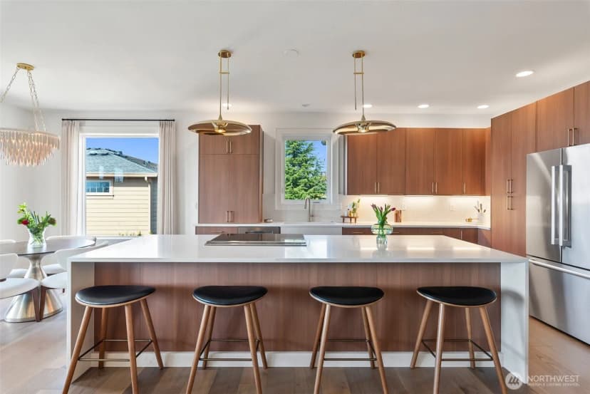 Property photo for 1321 S Sunset Drive, Tacoma photo 13