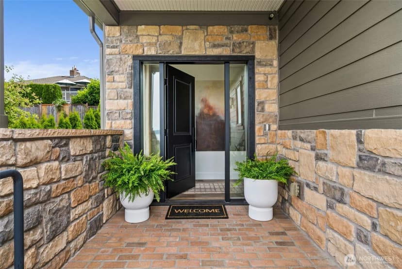 Property photo for 1321 S Sunset Drive, Tacoma photo 4