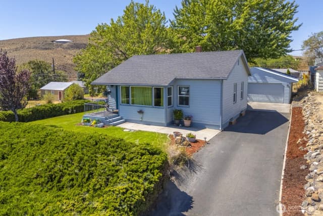 Property photo for 203 Columbia Rd, Ephrata