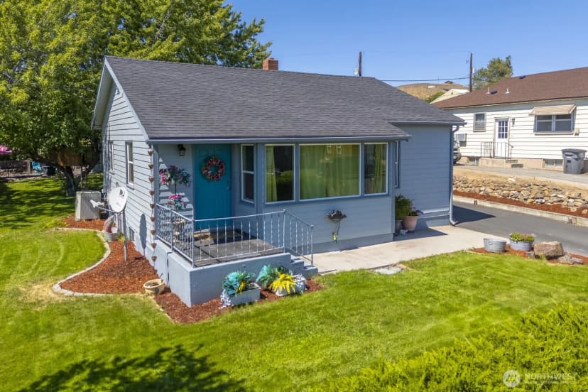 Property photo for 203 Columbia Rd, Ephrata photo 2