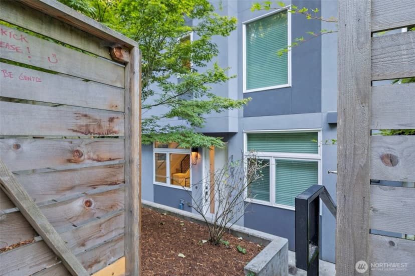 Property photo for 1505 Lakeview Boulevard E, Seattle photo 30