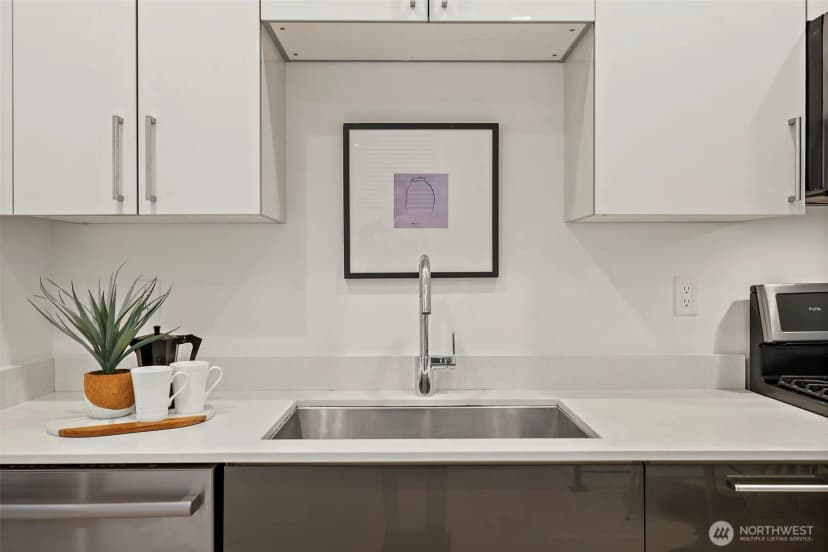 Property photo for 1505 Lakeview Boulevard E, Seattle photo 9