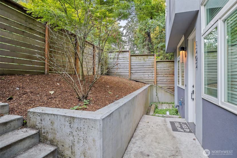 Property photo for 1505 Lakeview Boulevard E, Seattle photo 4