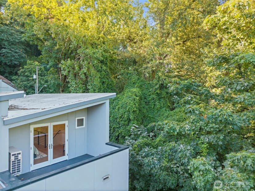 Property photo for 1505 Lakeview Boulevard E, Seattle photo 32
