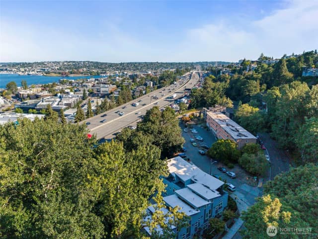 Property photo for 1505 Lakeview Boulevard E, Seattle photo 3