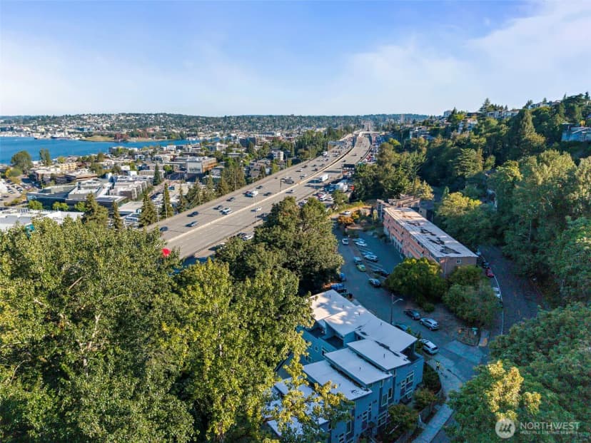 Property photo for 1505 Lakeview Boulevard E, Seattle photo 3