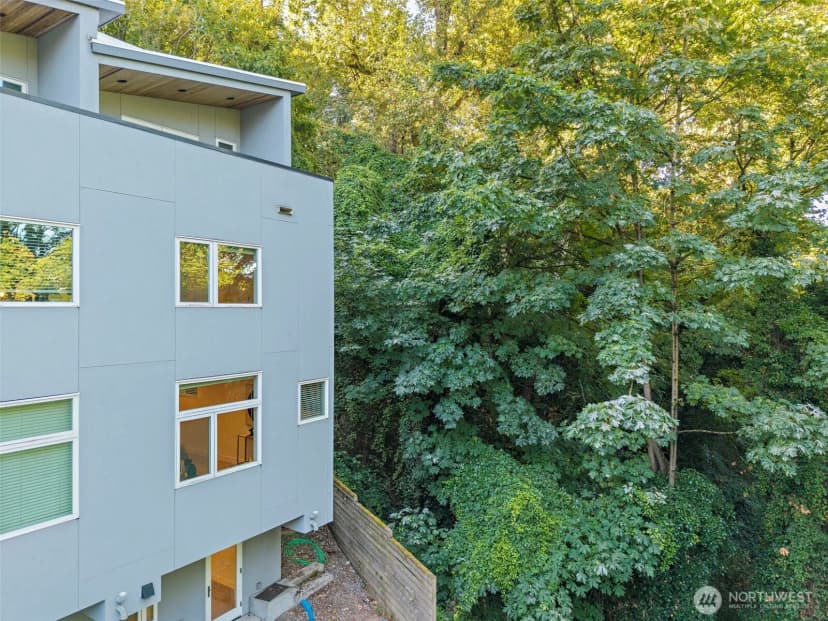 Property photo for 1505 Lakeview Boulevard E, Seattle photo 31