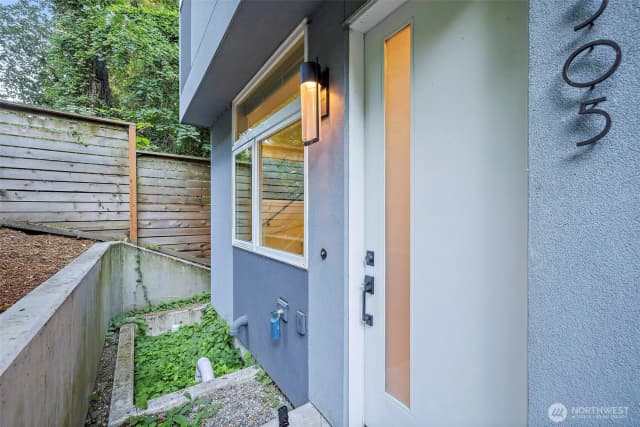 Property photo for 1505 Lakeview Boulevard E, Seattle