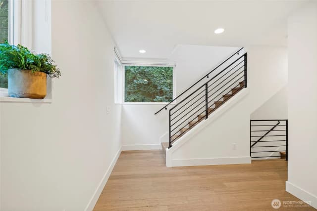 Property photo for 1505 Lakeview Boulevard E, Seattle photo 5