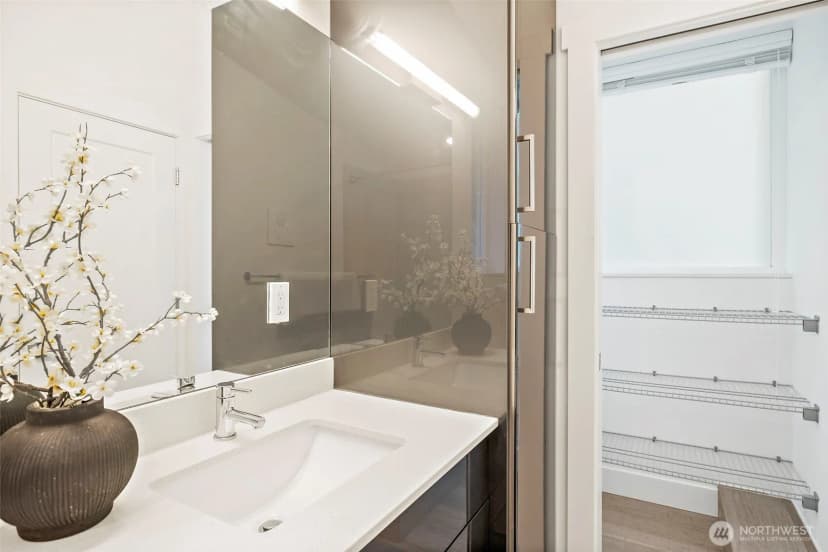 Property photo for 1505 Lakeview Boulevard E, Seattle photo 24