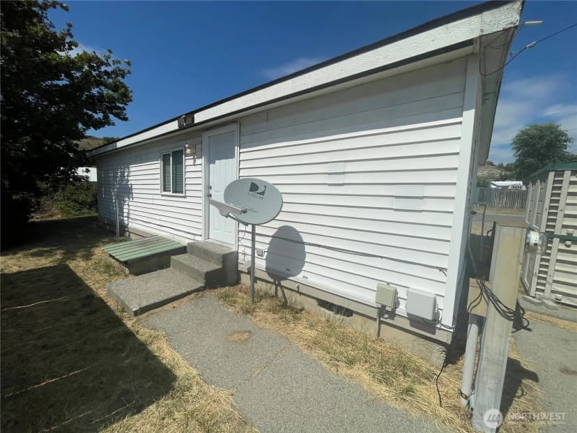 Property photo for 315 W Apple Avenue, Omak photo 5