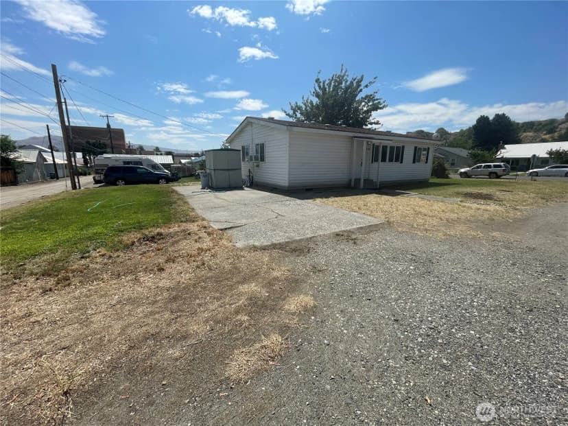 Property photo for 315 W Apple Avenue, Omak photo 2