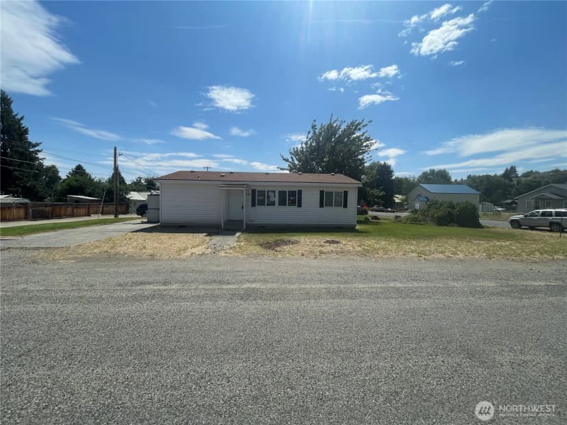 Property photo for 315 W Apple Avenue, Omak