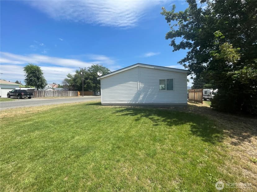 Property photo for 315 W Apple Avenue, Omak photo 7