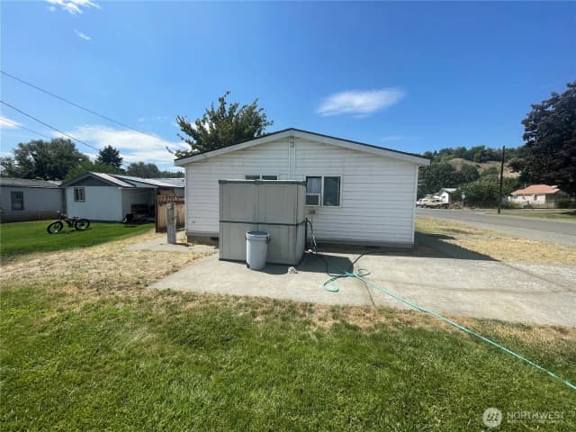 Property photo for 315 W Apple Avenue, Omak photo 3