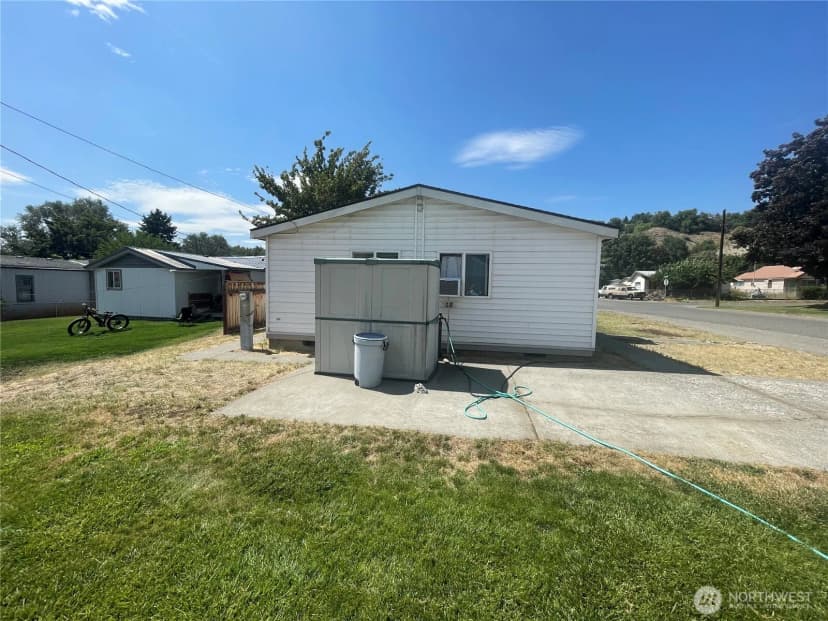 Property photo for 315 W Apple Avenue, Omak photo 3