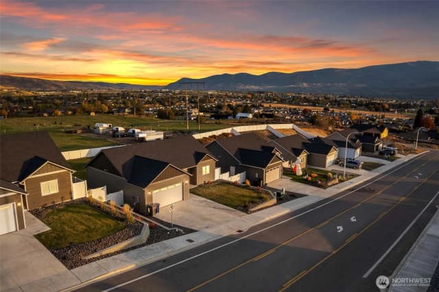 Property photo for 965 N Macaw Avenue, East Wenatchee