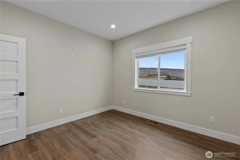 Property photo for 965 N Macaw Avenue, East Wenatchee photo 17