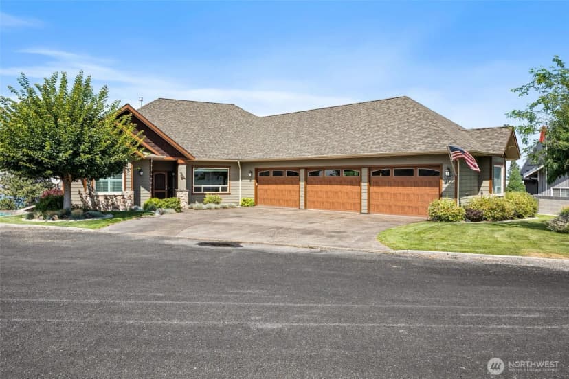 Property photo for 123 Blossom Court, Seven Bays photo 2