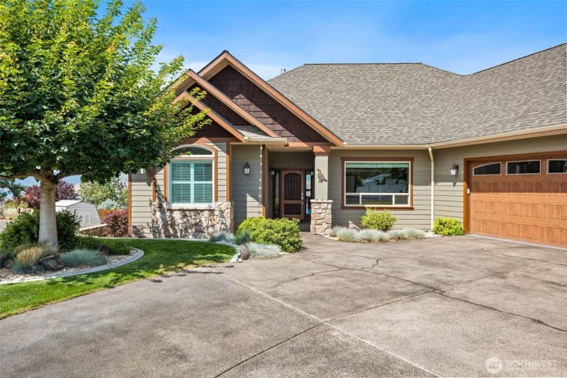 Property photo for 123 Blossom Court, Seven Bays