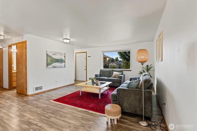 Property photo for 809 E White Birch Avenue, Ellensburg photo 4