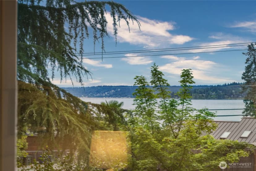 Property photo for 4025 W Lake Sammamish Pkwy Se, Bellevue photo 6