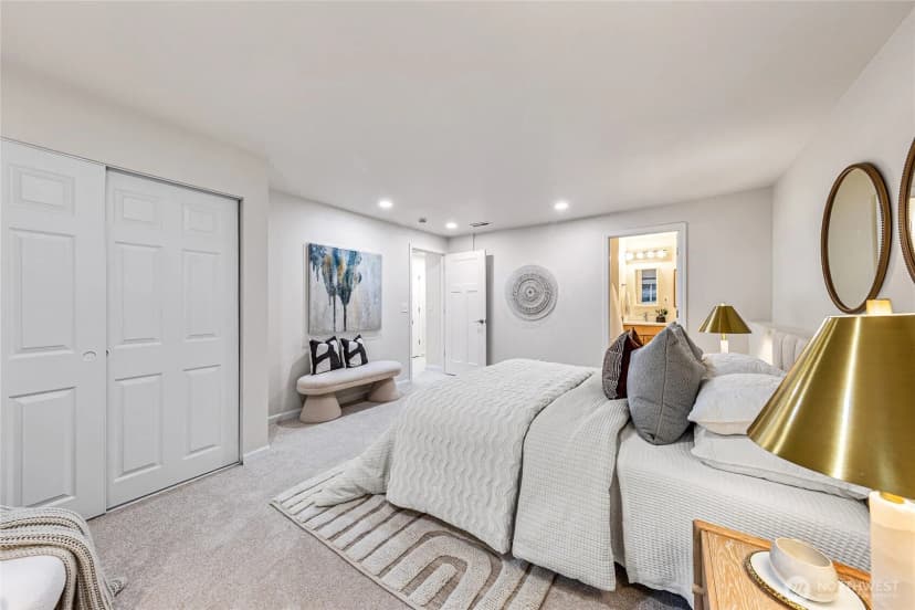 Property photo for 4025 W Lake Sammamish Pkwy Se, Bellevue photo 32