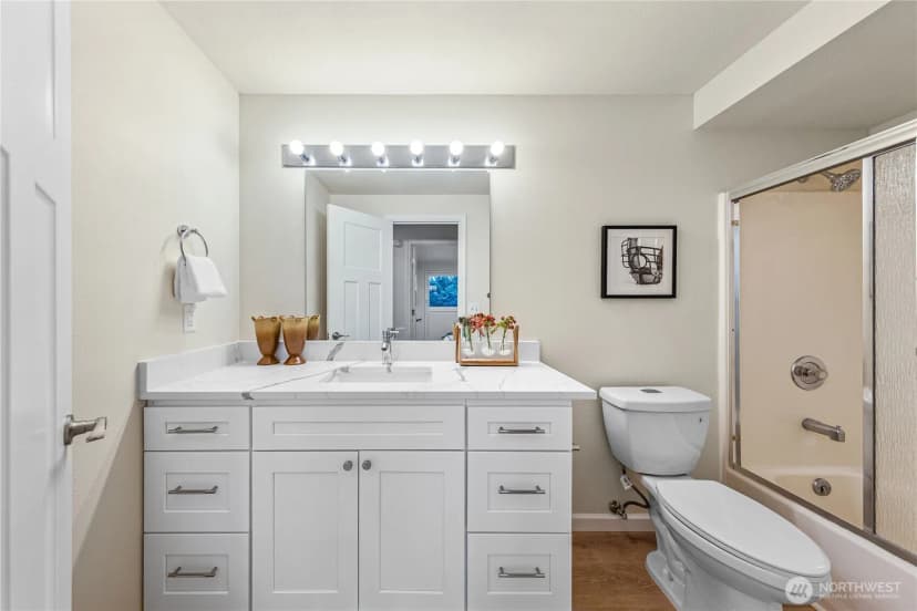 Property photo for 4025 W Lake Sammamish Pkwy Se, Bellevue photo 21