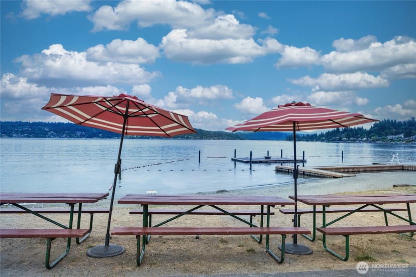 Property photo for 4025 W Lake Sammamish Pkwy Se, Bellevue photo 39
