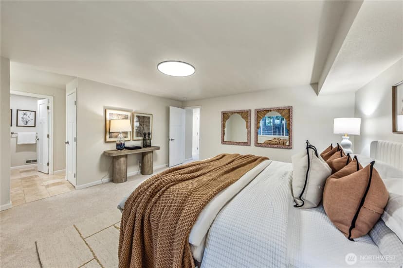 Property photo for 4025 W Lake Sammamish Pkwy Se, Bellevue photo 24