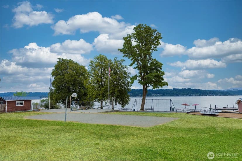 Property photo for 4025 W Lake Sammamish Pkwy Se, Bellevue photo 38