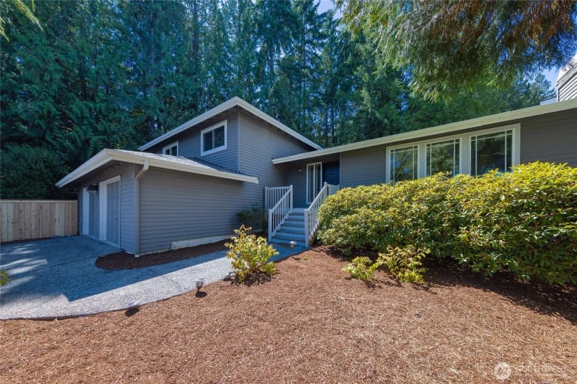 Property photo for 4025 W Lake Sammamish Pkwy Se, Bellevue photo 5