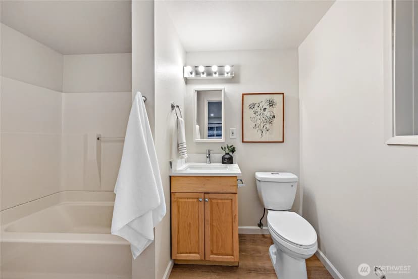 Property photo for 4025 W Lake Sammamish Pkwy Se, Bellevue photo 31