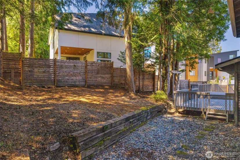 Property photo for 4025 W Lake Sammamish Pkwy Se, Bellevue photo 34
