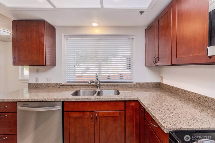 Property photo for 1626 Grant Avenue S #b-103, Renton photo 14