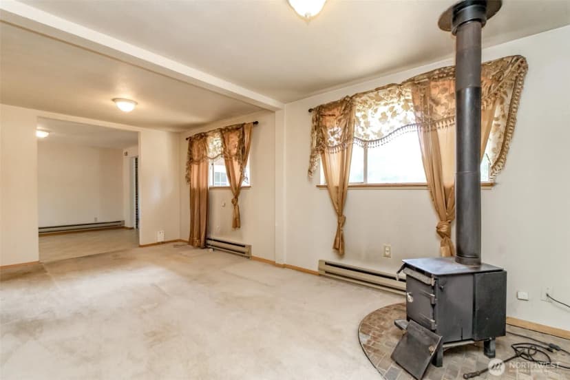 Property photo for 15421 Rose Rd Sw, Lakewood photo 9