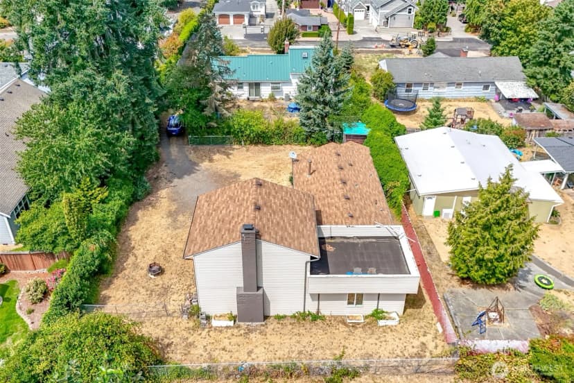 Property photo for 15421 Rose Rd Sw, Lakewood photo 3