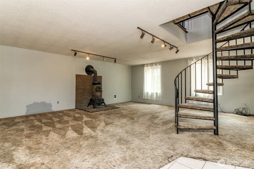 Property photo for 15421 Rose Rd Sw, Lakewood photo 8