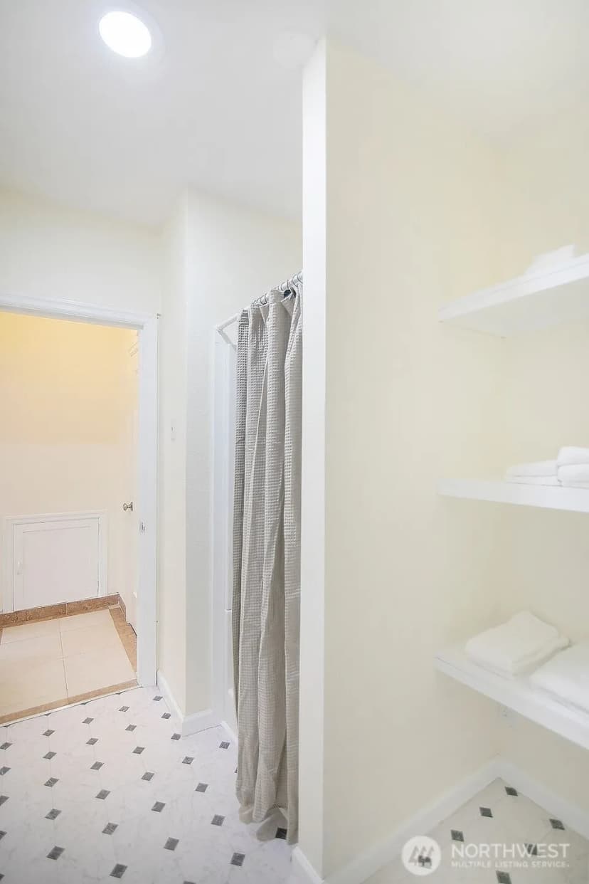 Property photo for 805 N Kelso Avenue, Kelso photo 19