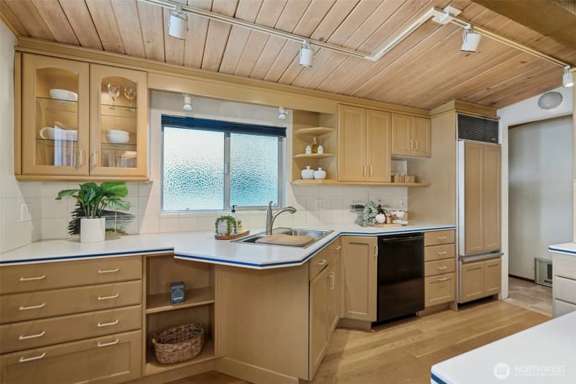 Property photo for 13008 Riviera Place Ne, Seattle photo 11