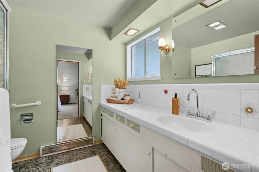 Property photo for 13008 Riviera Place Ne, Seattle photo 16