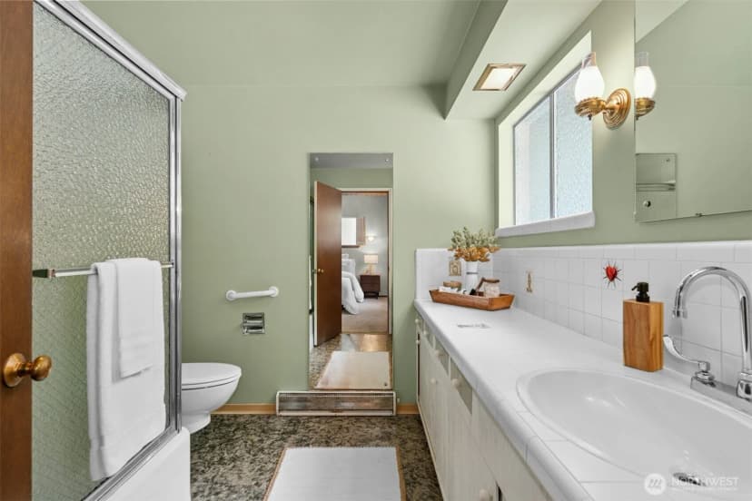 Property photo for 13008 Riviera Place Ne, Seattle photo 15