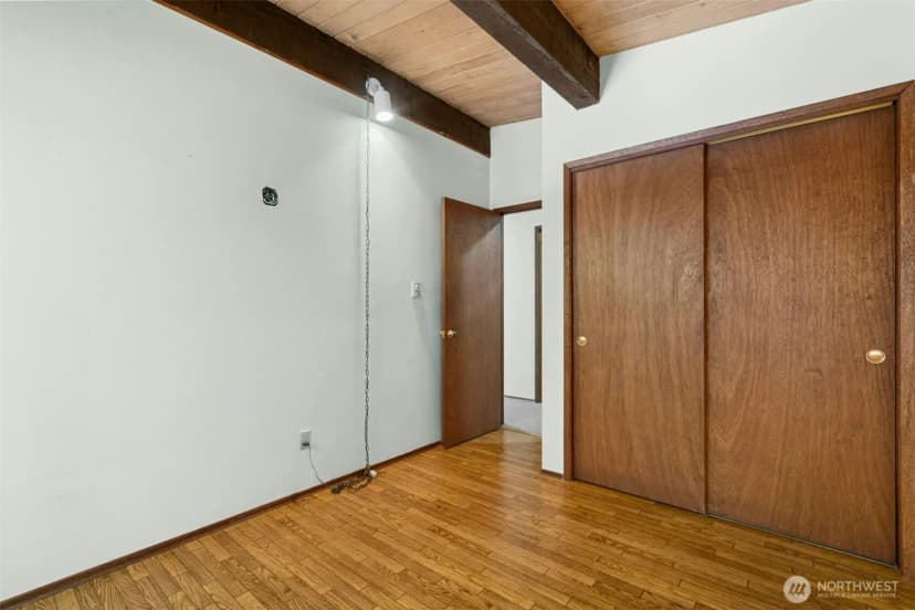Property photo for 13008 Riviera Place Ne, Seattle photo 18