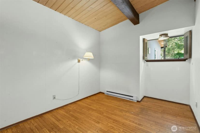 Property photo for 13008 Riviera Place Ne, Seattle photo 17