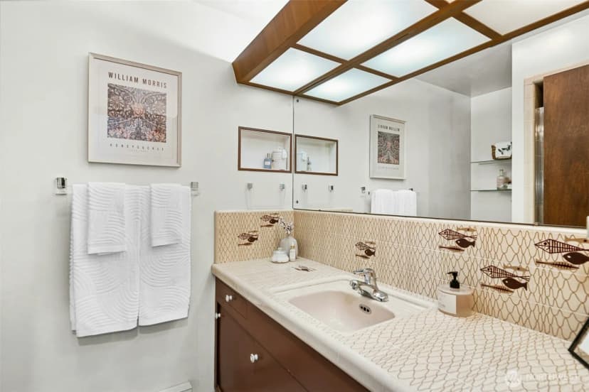 Property photo for 13008 Riviera Place Ne, Seattle photo 21
