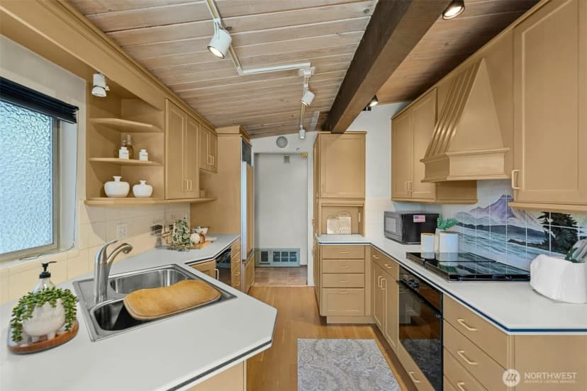 Property photo for 13008 Riviera Place Ne, Seattle photo 10