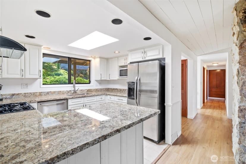 Property photo for 4709 Somerset Drive Se, Bellevue photo 16