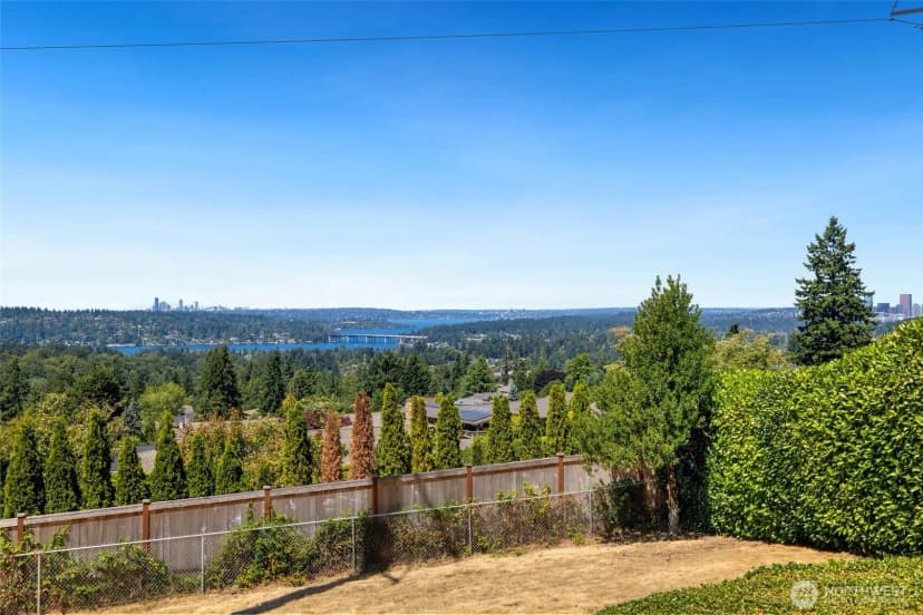 Property photo for 4709 Somerset Drive Se, Bellevue photo 36
