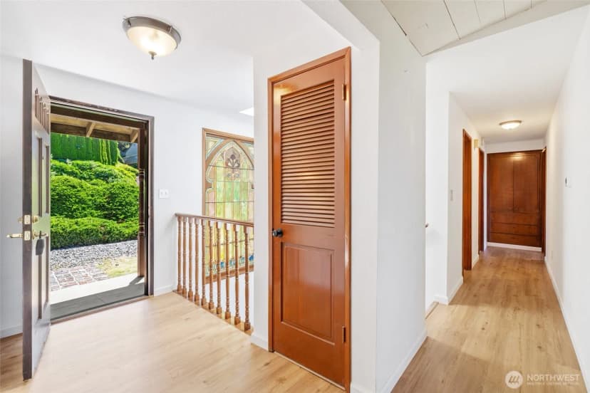 Property photo for 4709 Somerset Drive Se, Bellevue photo 5